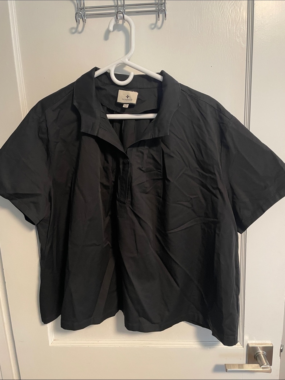 Tuckernuck Black Finn Popover Blouse Short Sleeve